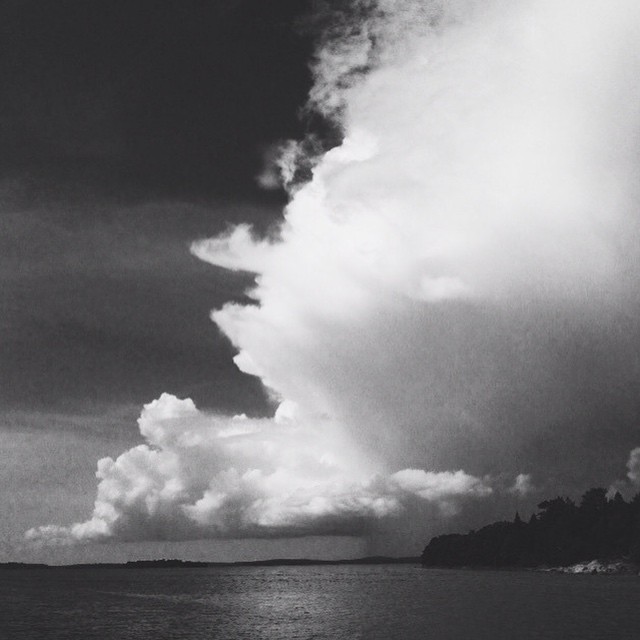 Ukkospilven reunoilla ajellaan ⚡️#mariehamn 